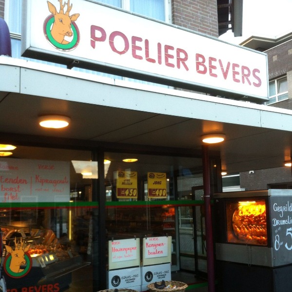038 - 100 vers gegrilde, warme kipdrumsticks van Poelier Bevers.